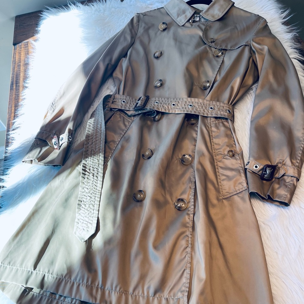 Burberry Silky Tan Belted Raincoat/ Trench Coat - Picture 15 of 16